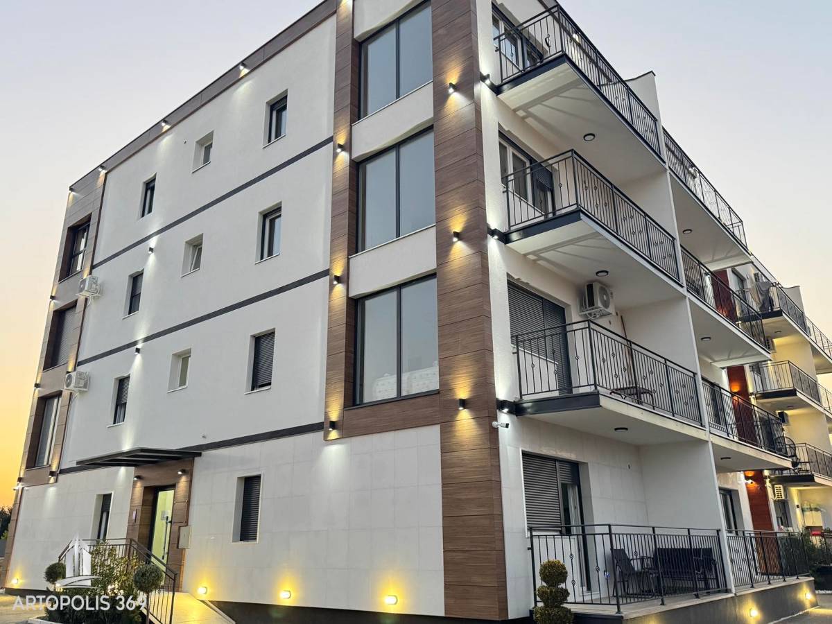 Izuzetna novogradnja, EG, prvi sprat