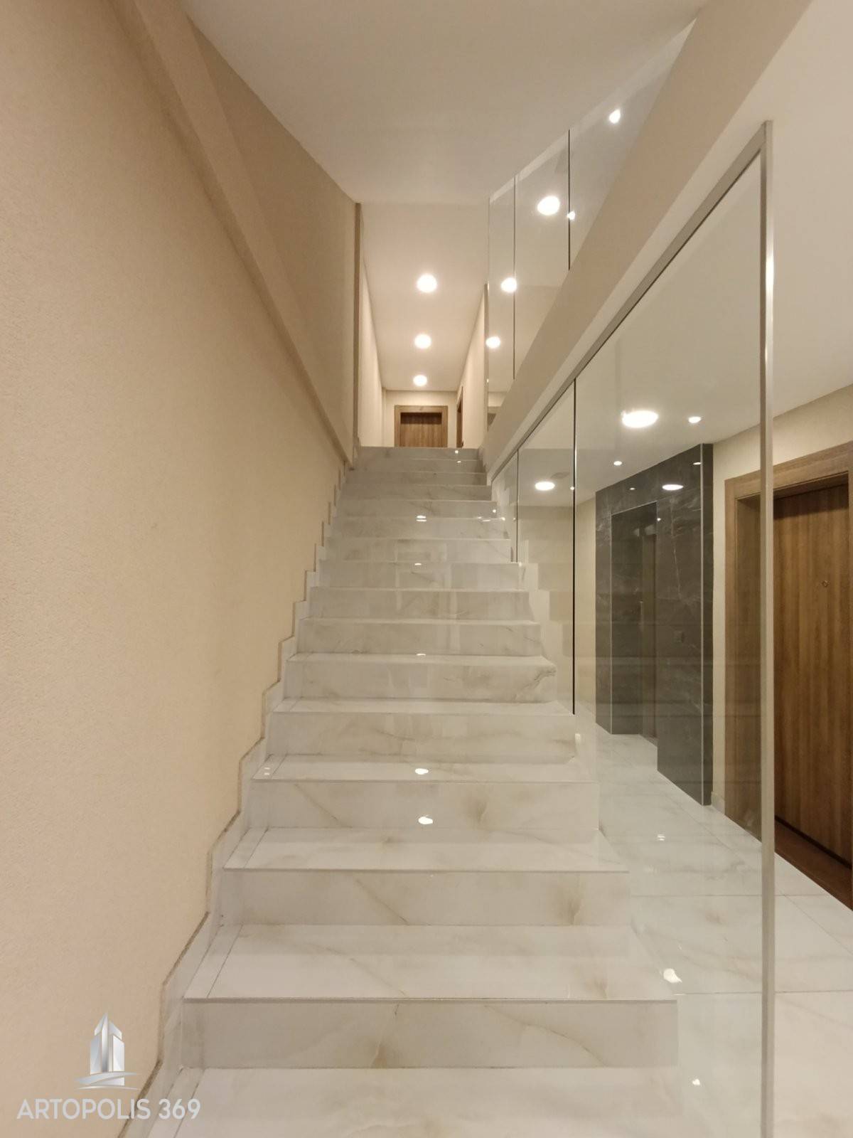 Dvosoban lux stan sa dvorištem od 30m2