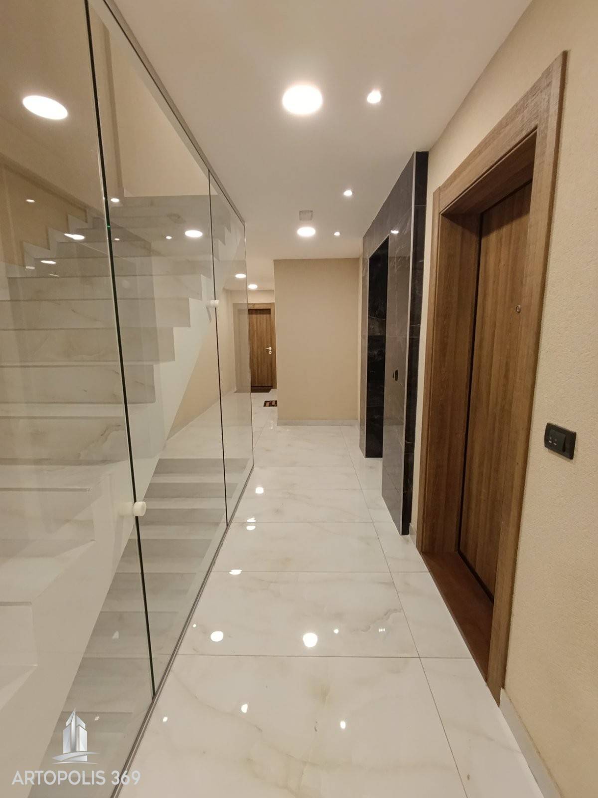 Lux, trosoban stan od 72m2 sa 115m2 dvorišta